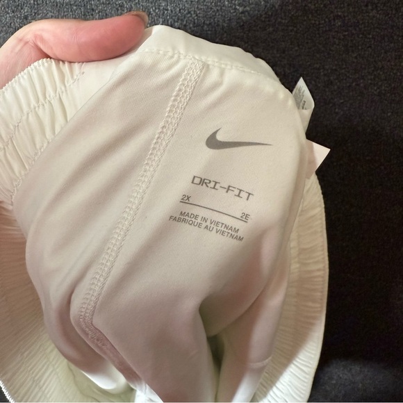 Nike Dri-FIT White Shorts with Built in Compression Shorts, Womens 2X - Picture 9 of 9